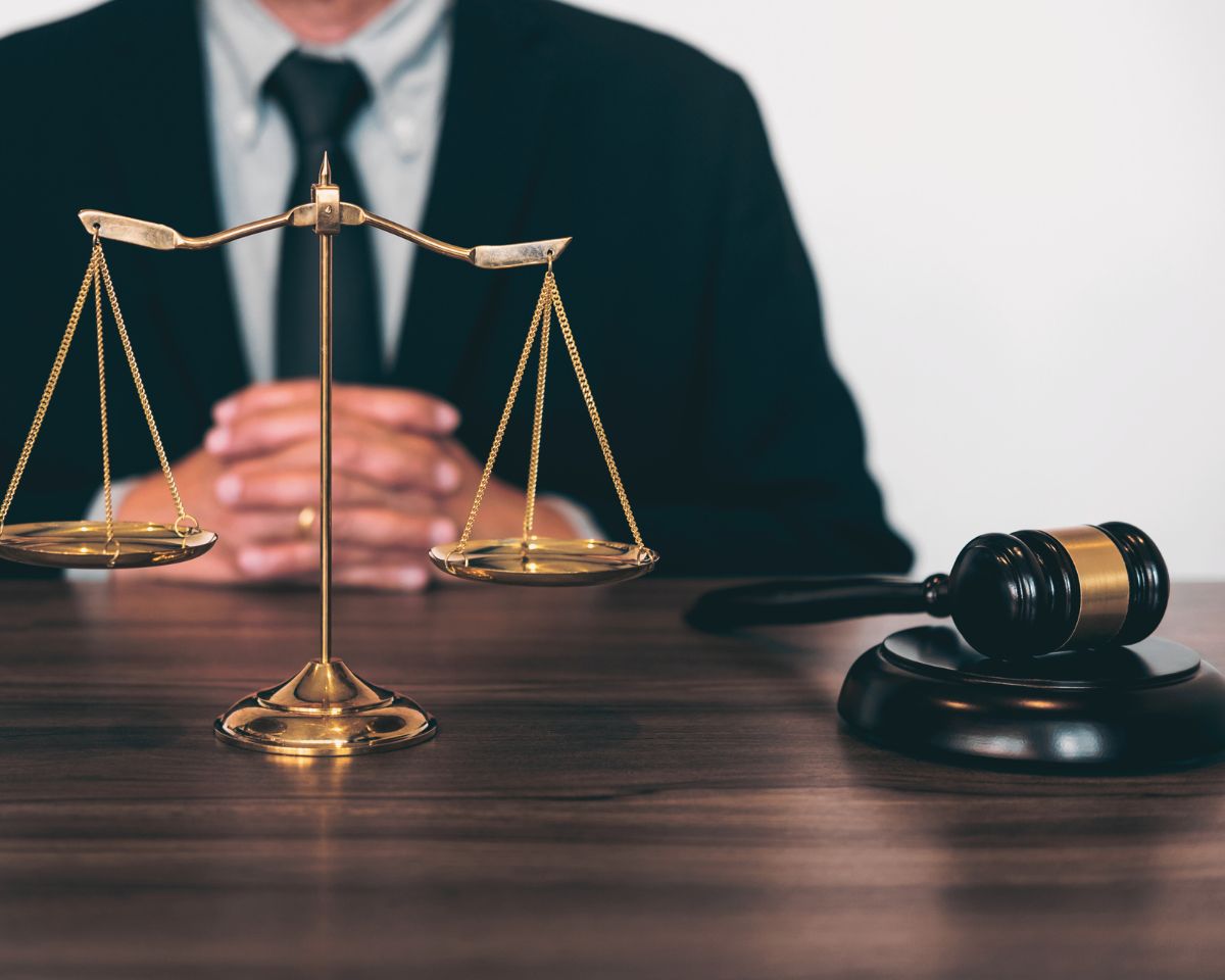 criminal defense attorney
